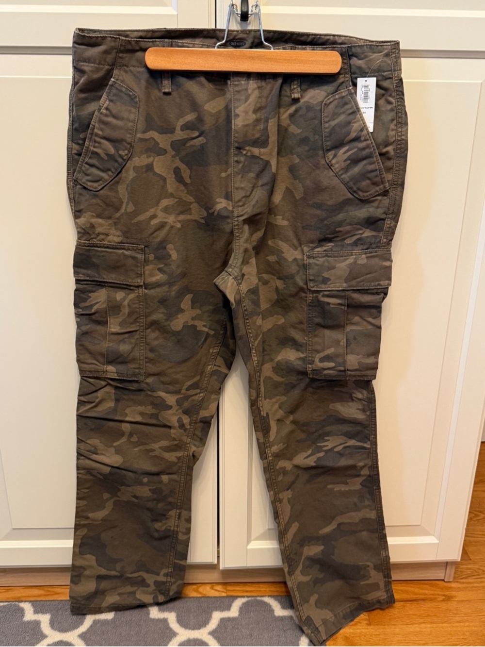 Old Navy Men's Camouflage Cargo Pants in Olive Green